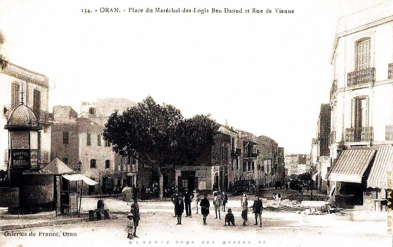 2534- Oran - Place du M.D.L. Ben Daoud et Rue de Vienne.jpg